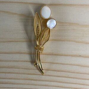 Gold Tone Brooch With Faux Pearl Floral Design
